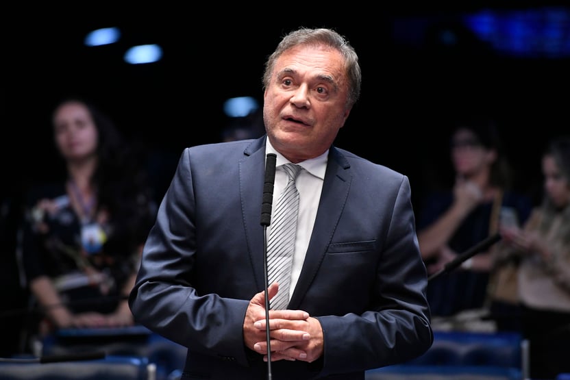 Sem decisão sobre 2022, Alvaro Dias diz que cansou da política: “O sistema não muda”
