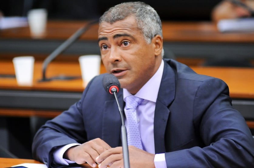 Romário pode ter ex-mulher de Bolsonaro como suplente