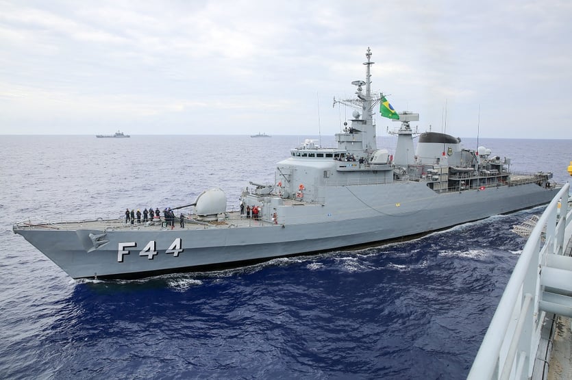 Fragata retorna ao Brasil após quase dez anos no Líbano