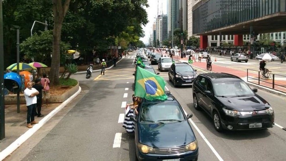 Paulista de verde e amarelo contra Bolsonaro
