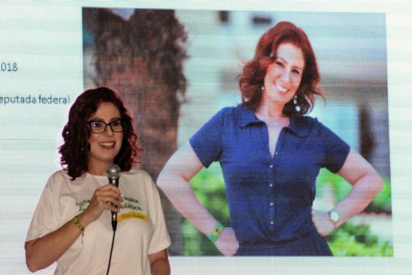 Aziz diz que Zambelli “bajula” Bolsonaro por “emprego de parente” e “carguinho de marido”
