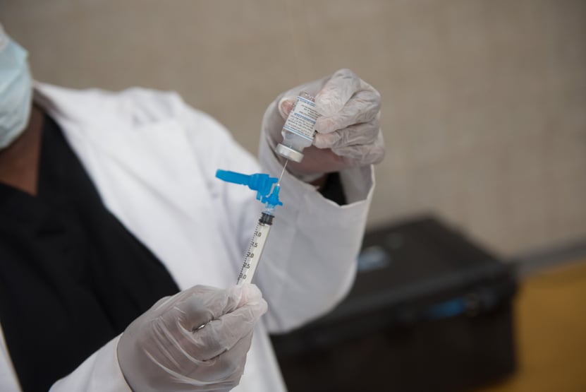 Covid-19: novo estudo aponta eficácia de 92% na 1ª dose das vacinas de Pfizer e Moderna
