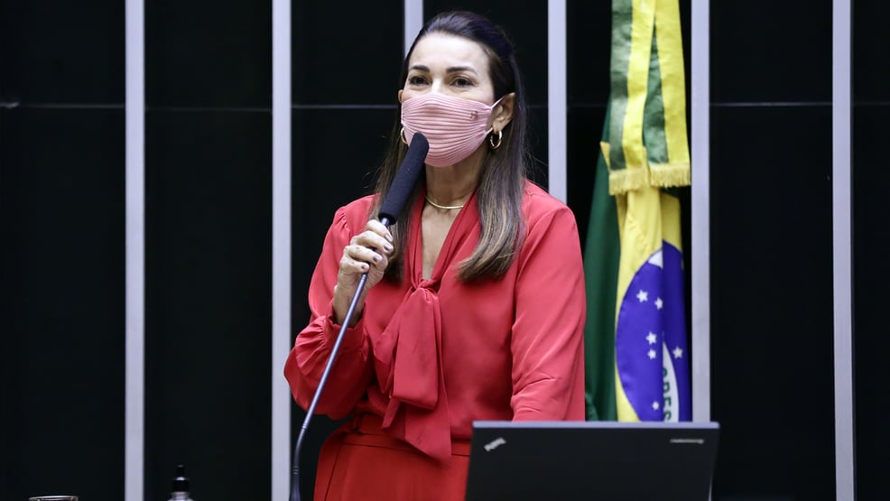 Câmara adia para amanhã a votação do novo Código Eleitoral