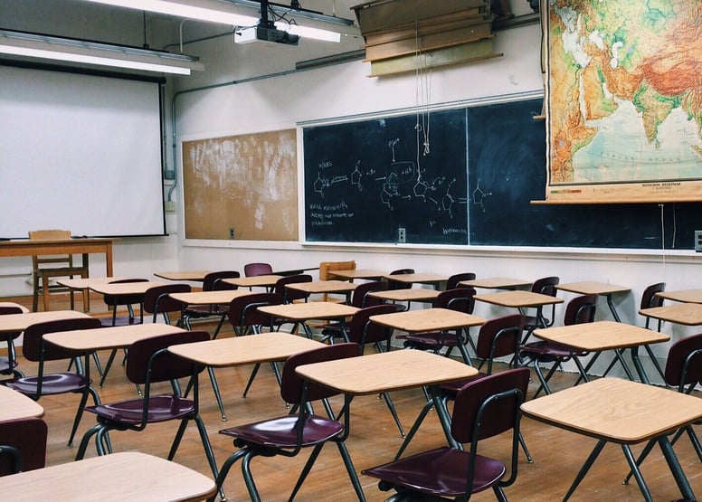 Contrariando Economia e Educação, Bolsonaro dará reajuste de 33% a professores