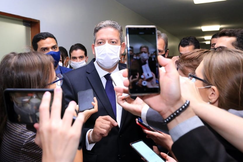 Após manobra, Arthur Lira agora tenta acordo com o bloco de Baleia