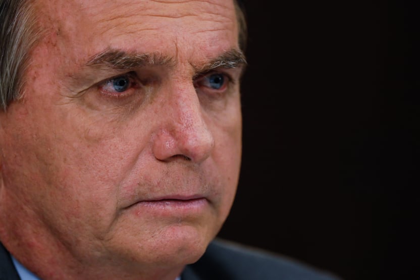 Bolsonaro provoca Barroso: “Falta-lhe coragem moral e sobra-lhe imprópria militância política”