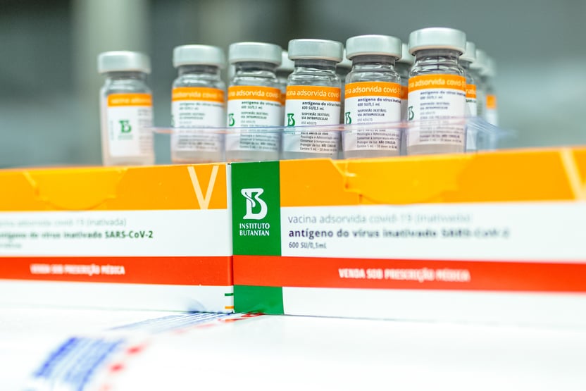 Atraso na Coronavac suspende aplicação da 2ª dose em cidades de oito estados