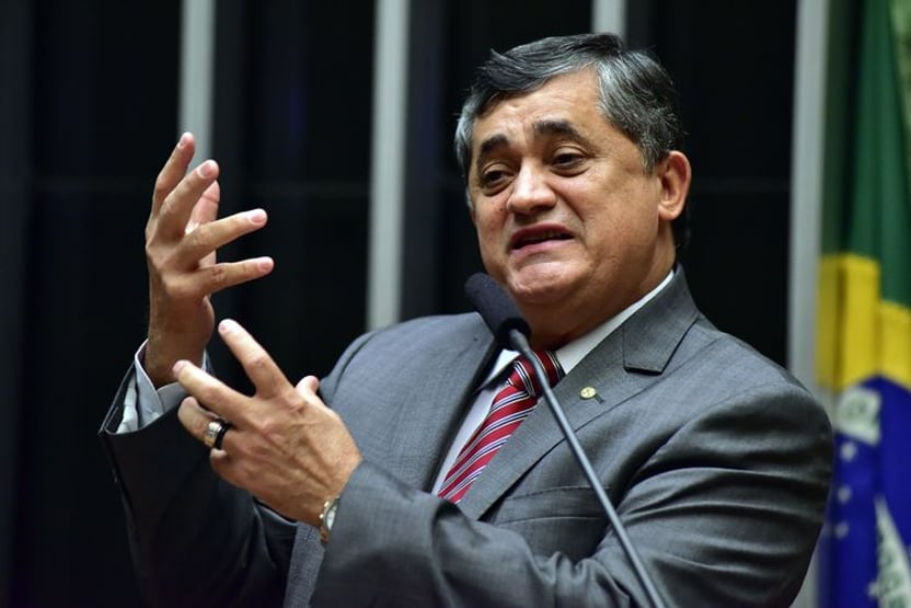 Juiz encerra ação contra petista no caso dos dólares na cueca