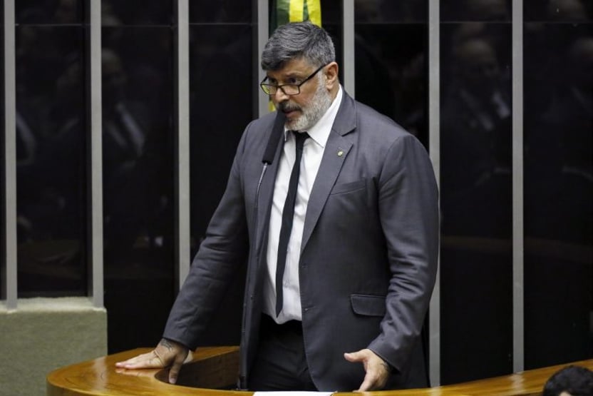Oposição tenta novos meios para manter condenação de Silveira