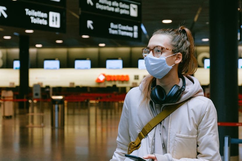 Anvisa diz abordar passageiros em aeroportos de forma amostral e cobra portaria do governo