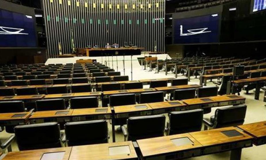 Mortes por Covid abalam a Câmara