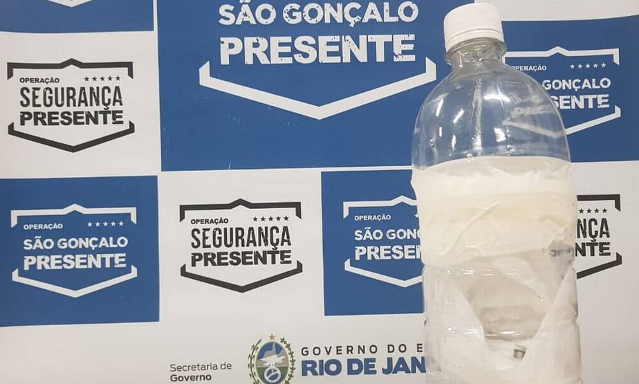 Técnica de enfermagem é presa com restos de vacina contra a Covid