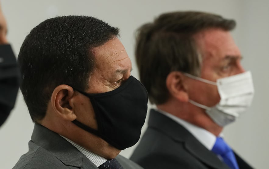 “Eu sei ser milico. Não sei ser político”, diz Mourão, sobre críticas de Bolsonaro