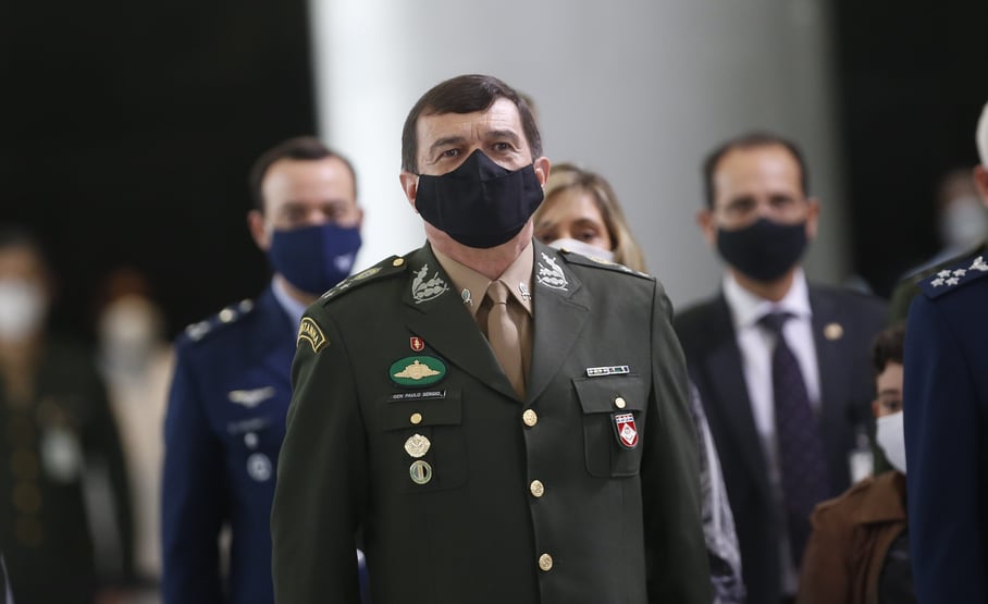 Exército recomenda retorno de militares só após vacinação