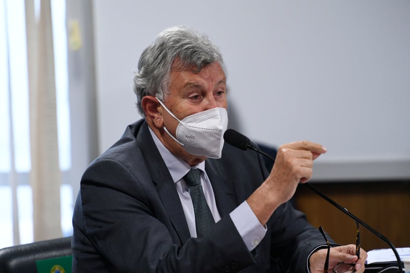 Renan avalia citar Heinze em relatório da CPI da Covid por divulgar informações falsas