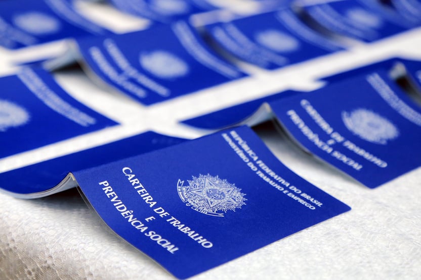 Brasil cria 196,9 mil empregos formais em abril