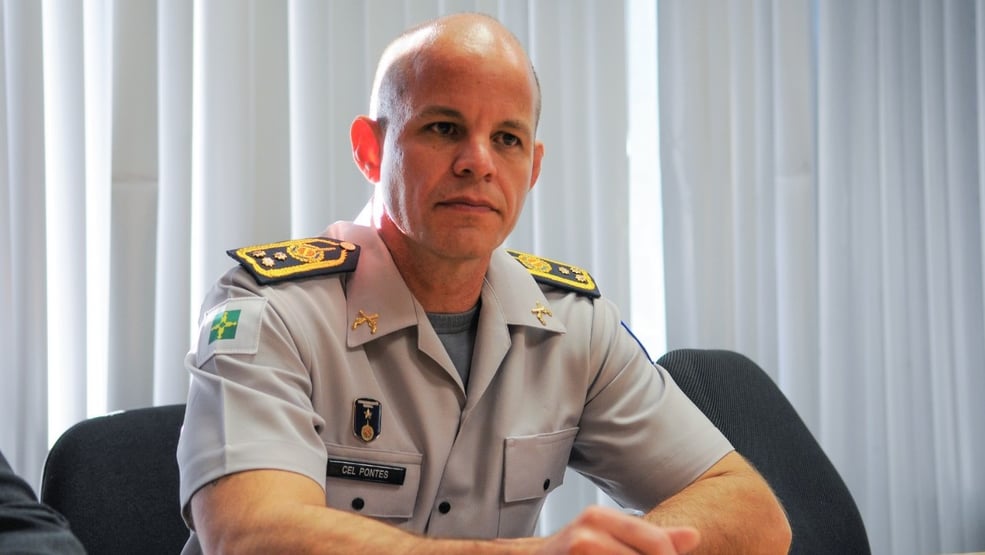 Comandante da PM em Brasília é demitido após furar fila da vacina
