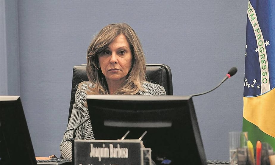 Lindôra pede que STF arquive investigação sobre Bolsonaro por vazamento de dados sigilosos