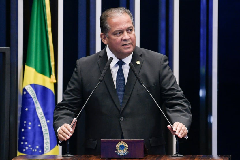 Líder do governo no Congresso deve trocar MDB por PL