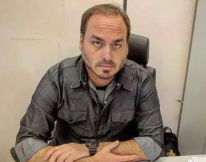 Jair Bolsonaro quer Carluxo no marketing da campanha eleitoral