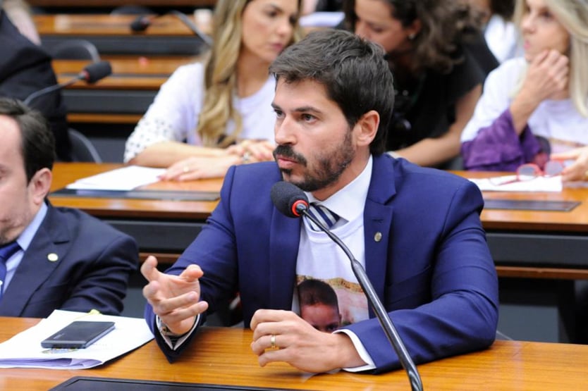 “A distribuição de emendas de ontem deixa o mensalão parecendo roubo de galinhas”