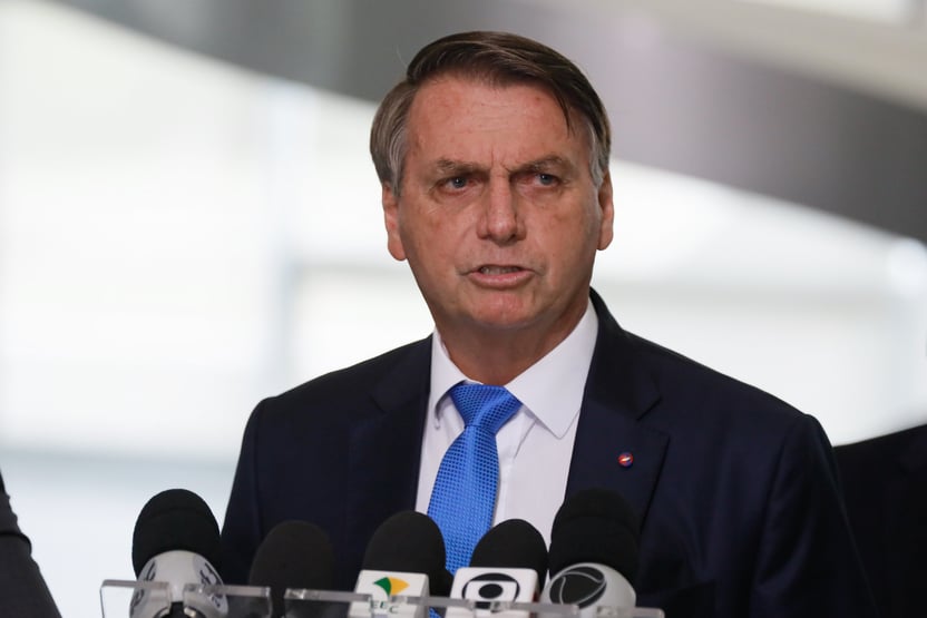 Bolsonaro edita decreto que regulamenta o Auxílio Brasil