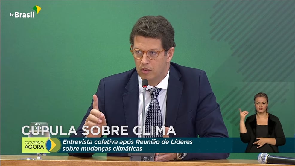 Salles volta a dizer que mundo deve ao Brasil mais de US$ 100 bilhões em crédito de carbono