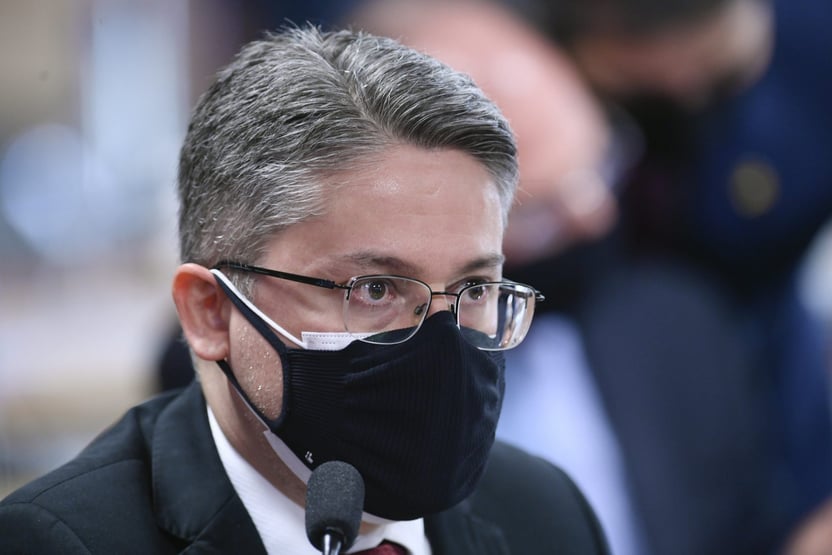 Vieira: “Bolsonaro é um criminoso golpista. Impeachment é seu destino”
