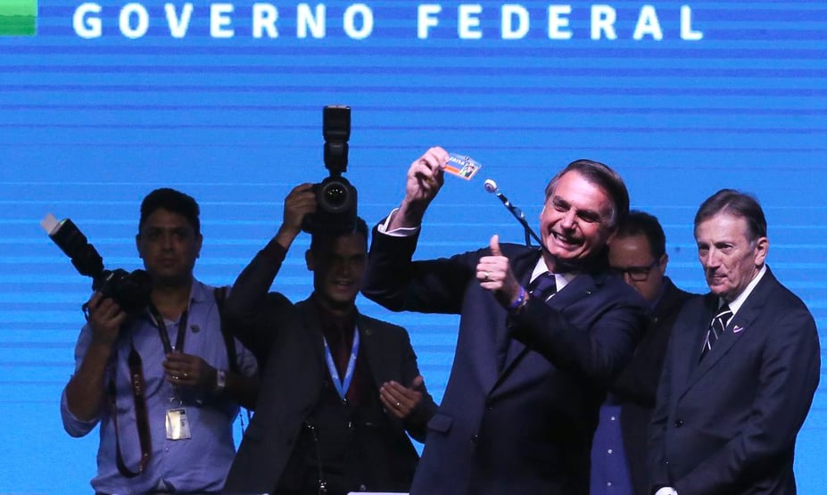 Comissão da Câmara pede ao TCU fiscalização do cartão corporativo de Bolsonaro