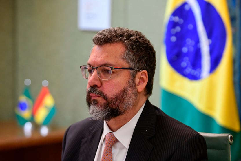 Fábio Faria processa Ernesto Araújo por suposta difamação