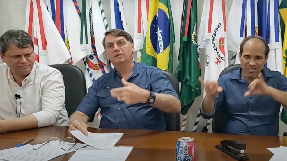 Bolsonaro diz que governadores anularam imposto zero sobre combustível