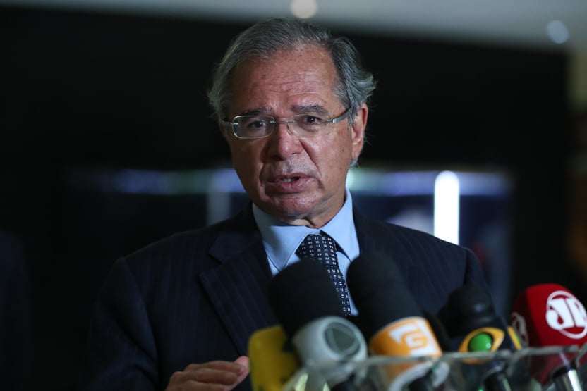 Após reclamação de senadores, Renan já admite pedir indiciamento de Paulo Guedes