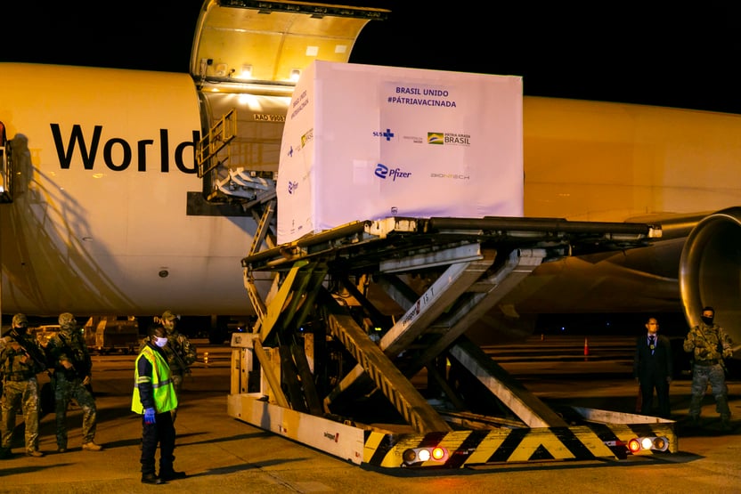 Pfizer completa entrega de 100 milhões de doses