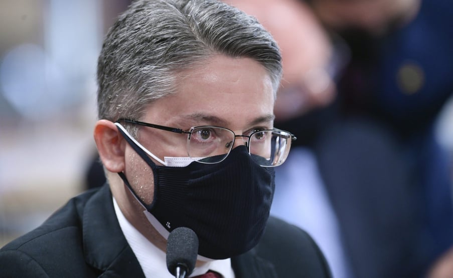 “Vamos ouvir o reverendo”, diz Vieira, após mensagens reveladas por O Antagonista