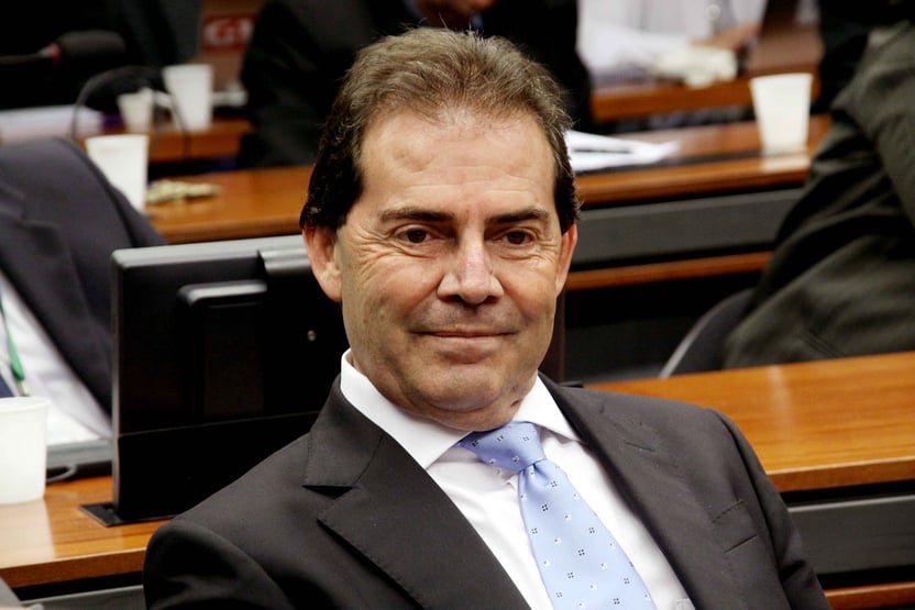“Tentar tirar Bolsonaro agora é transformá-lo em vítima para esse bando de malucos”