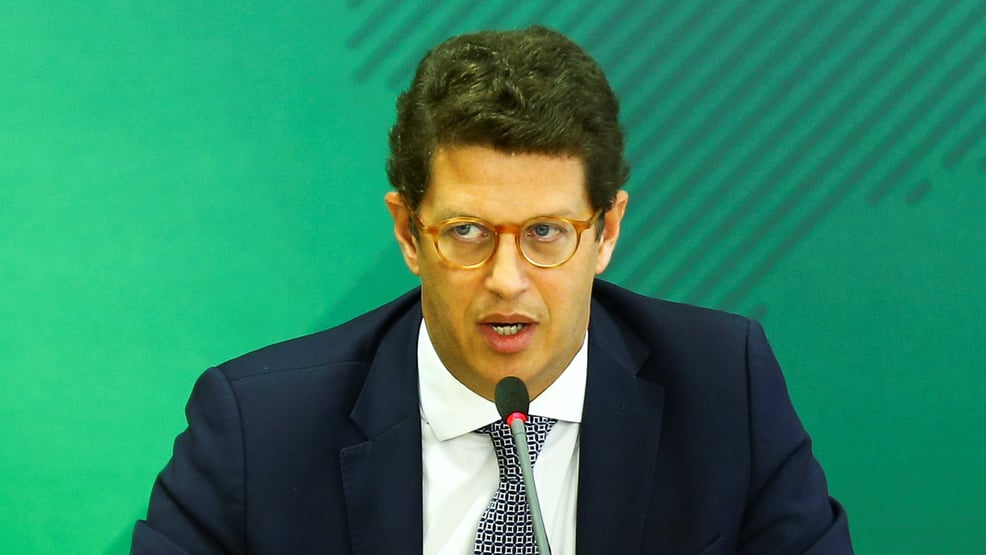 Salles pediu demissão para não ser preso