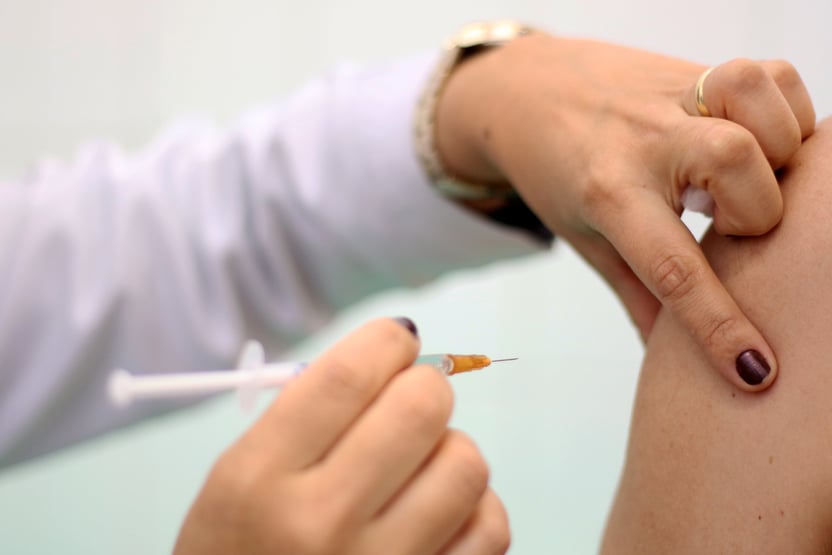 Covid: mais de 100 milhões tomaram ao menos a 1ª dose no país