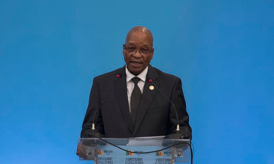 Ex-presidente da África do Sul se entrega à polícia
