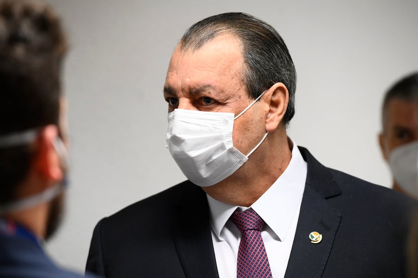 Aziz cita omissão de Bolsonaro na pandemia e defende impeachment