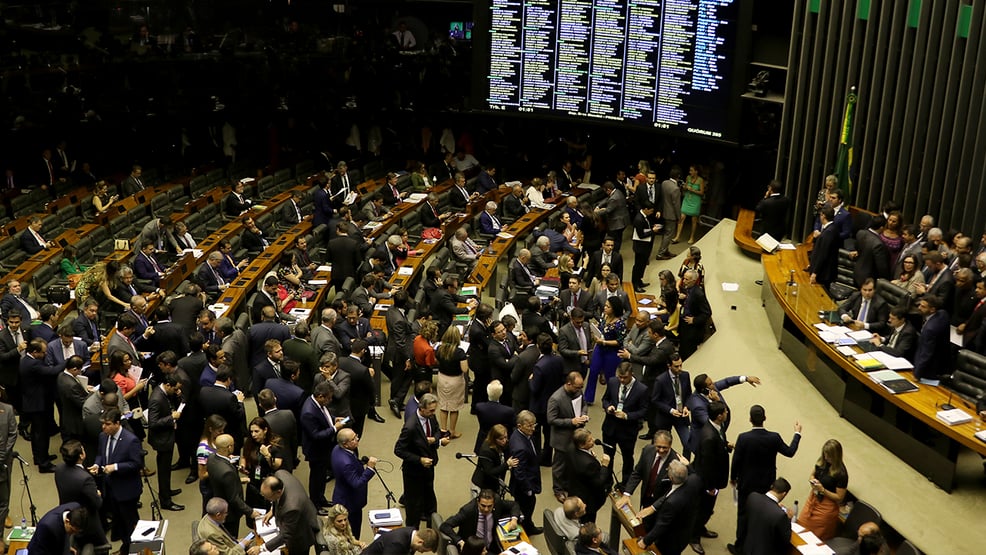 Câmara aprova retomada da propaganda eleitoral gratuita na TV e no rádio