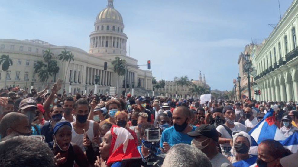 Crusoé: Por que os cubanos protestam em frente ao Capitólio de Havana