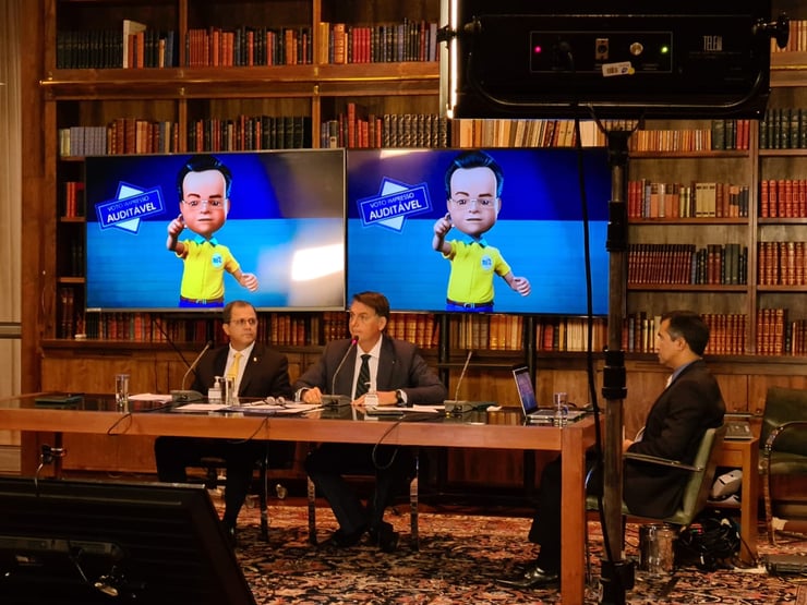 Bolsonaro promete provas de fraudes em eleições, mas gasta 38 minutos com críticas ao TSE