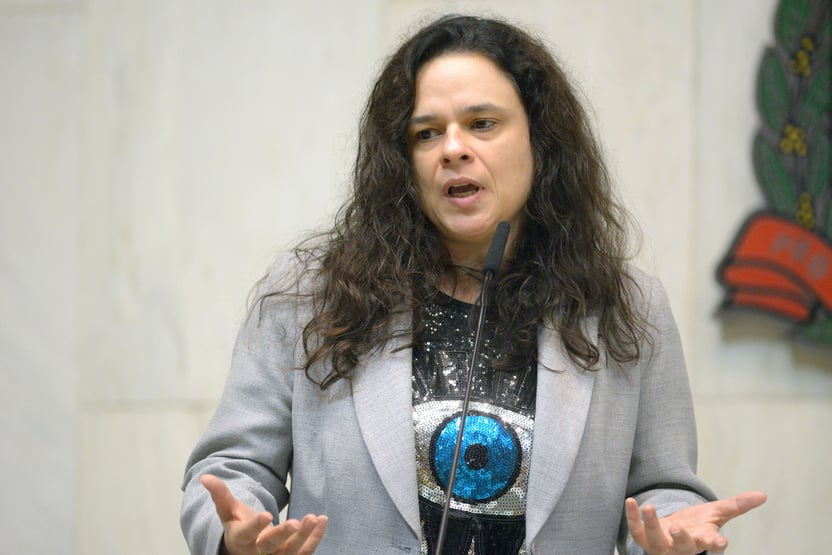 Janaina provoca Bolsonaro: “Em 2023, teremos um Senado vermelho, para dar sustentação a Lula”