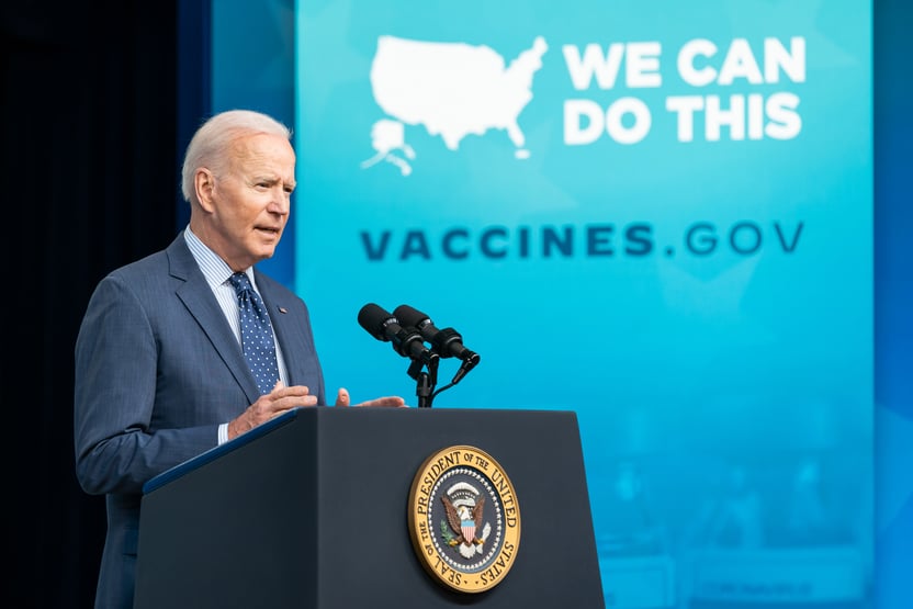 Biden anuncia decretos para obrigar trabalhadores a se vacinarem