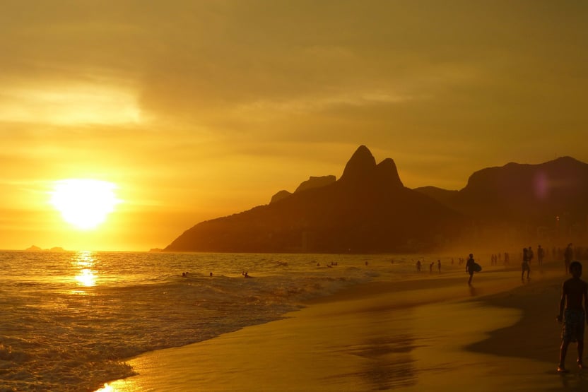 Rio retoma aplicação da 1ª dose, vacinando maiores de 34 anos