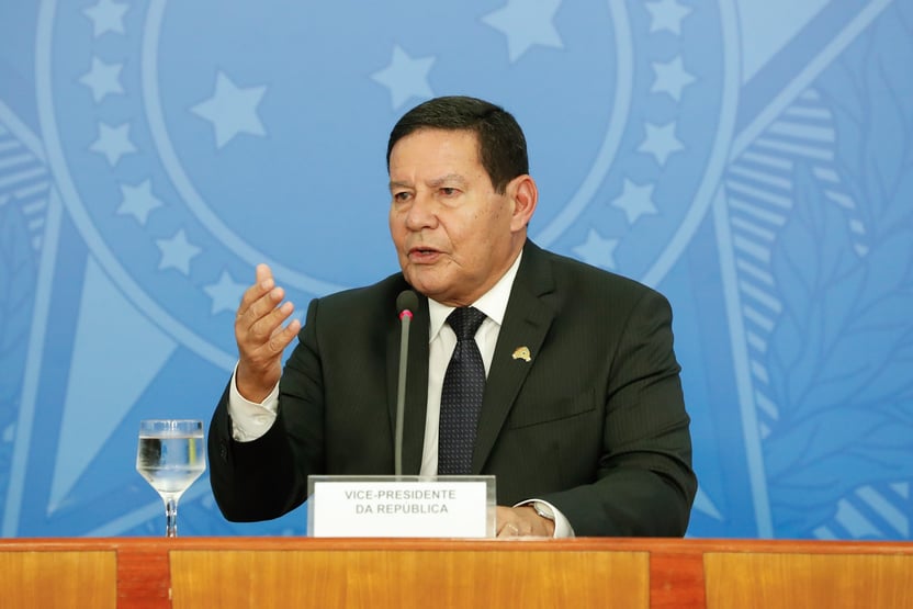 “É mais para dar uma folga nas manobras”, diz Mourão, sobre aumento do IOF