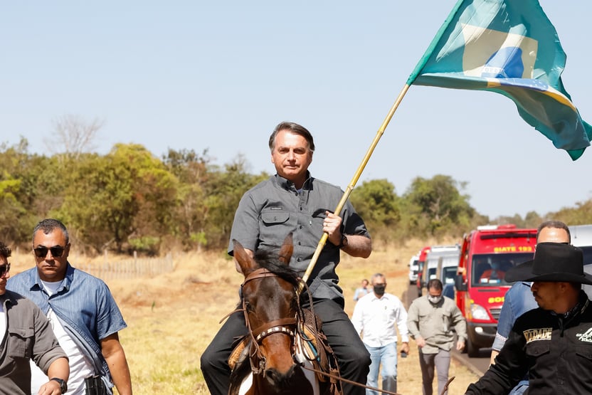 Bolsonaro compartilha críticas de Federação das Indústrias de MG ao STF