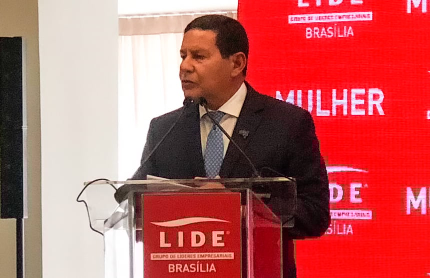 Mourão: “Cometeu crime tem que pagar, mas sem prisões arbitrárias”