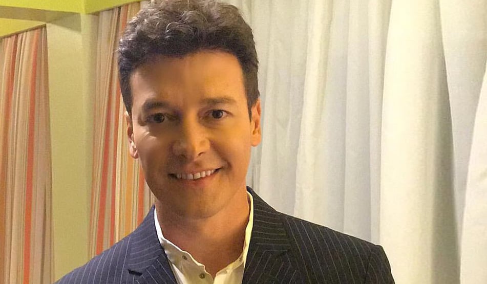 Rodrigo Faro não para em pé