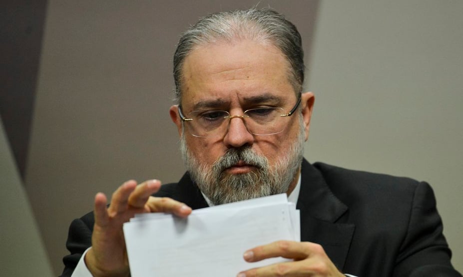 Aras pede ao STF para ouvir Bolsonaro sobre acusações da CPI